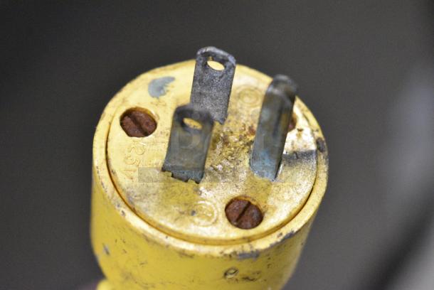 True G4SM-23RGS Metal Commercial Single Door Reach In Cooler Merchandiser. 115 Volts, 1 Phase. Tested and Powers On But Does Not Get Cold - Image 4 of 5
