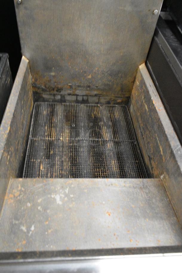Cecilware FMP65 Stainless Steel Commercial Floor Style Natural Gas Powered Deep Fat Fryer w/ Metal Fry Baskets. 135,000 BTU. - Image 3 of 5