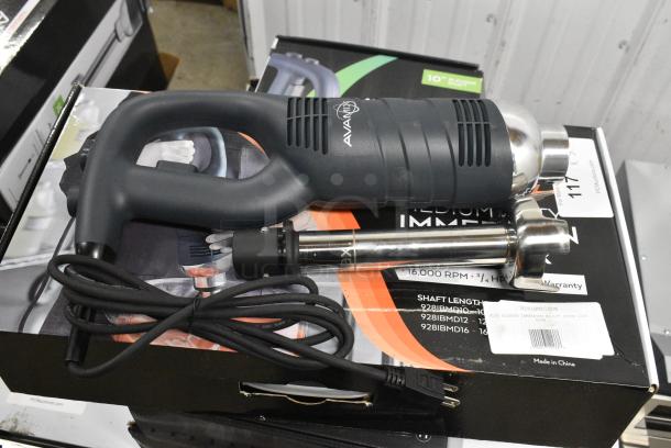 3 BRAND NEW SCRATCH AND DENT! Items Including 928IBMD10DX 10" Medium-Duty Variable Speed Immersion Blender, 2 928IBMD10 10" Medium-Duty Variable Speed Immersion Blender - 3/4 hp. 3 Times Your Bid! - Image 6 of 19