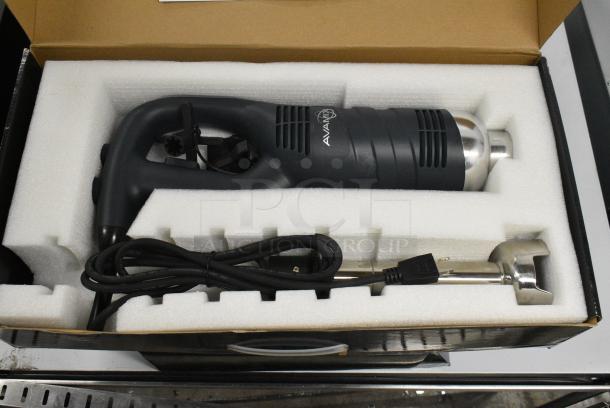 3 BRAND NEW SCRATCH AND DENT! Items Including 928IBMD10DX 10" Medium-Duty Variable Speed Immersion Blender, 2 928IBMD10 10" Medium-Duty Variable Speed Immersion Blender - 3/4 hp. 3 Times Your Bid! - Image 13 of 19