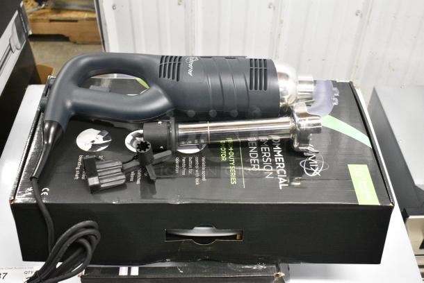 3 BRAND NEW SCRATCH AND DENT! Items Including 928IBMD10DX 10" Medium-Duty Variable Speed Immersion Blender, 2 928IBMD10 10" Medium-Duty Variable Speed Immersion Blender - 3/4 hp. 3 Times Your Bid! - Image 14 of 19