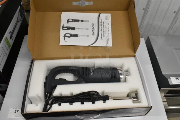 BRAND NEW SCRATCH AND DENT! AvaMix 928IBMD10 10" Medium-Duty Variable Speed Immersion Blender - 3/4 hp. 120 Volts, 1 Phase. - Image 1 of 9