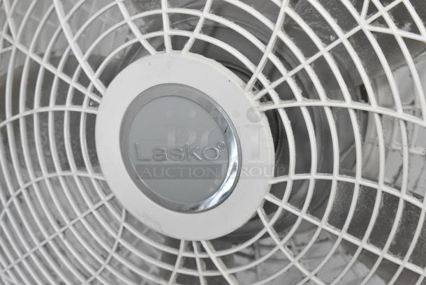 Lasko White Poly Floor Style Fan. 120 Volts, 1 Phase. Tested and Working! - Image 2 of 5