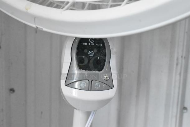 Lasko White Poly Floor Style Fan. 120 Volts, 1 Phase. Tested and Working! - Image 4 of 5