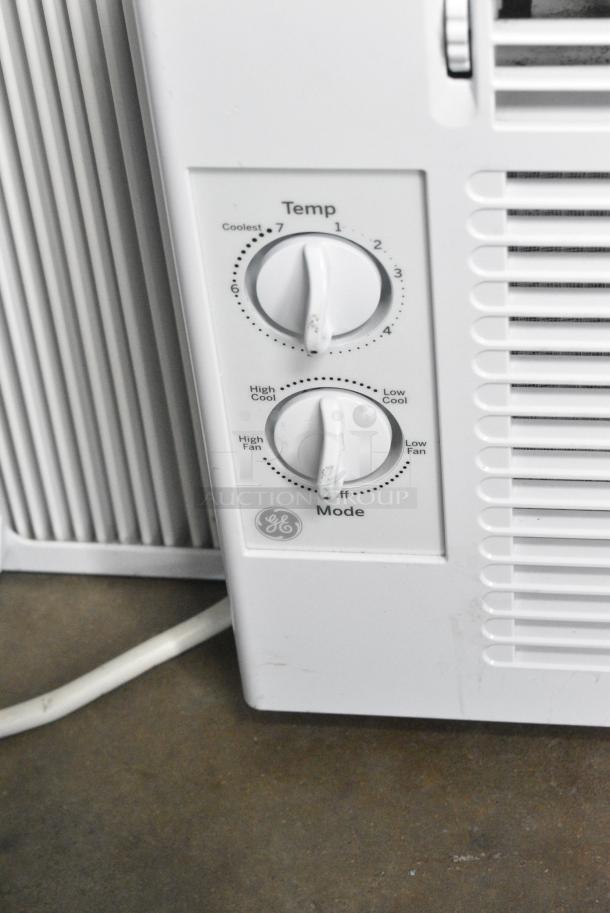 2 General Electric AEL05LXQ1 / CoazstAir CEW081CCS Window Mounted Air Conditioners. 115 Volts, 1 Phase. 2 Times Your Bid! Tested and Working! - Image 4 of 16