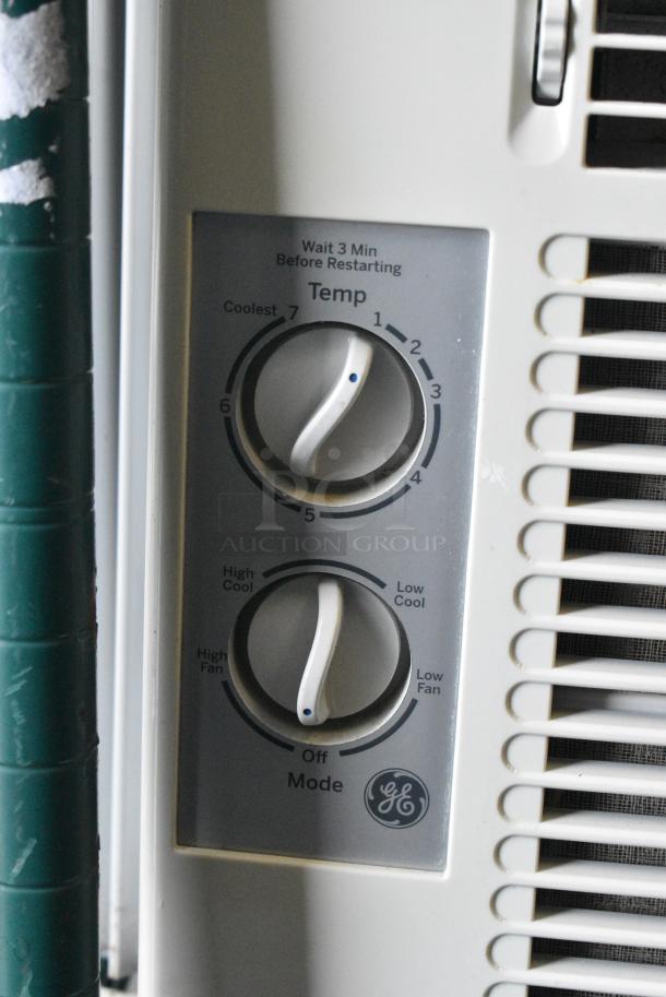 2 General Electric AEL05LVL1 / LG LW6017R Window Mounted Air Conditioners. 115 Volts, 1 Phase. 2 Times Your Bid! Tested and Working! - Image 4 of 12