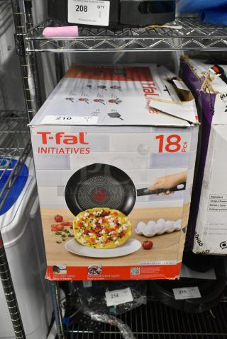BRAND NEW SCRATCH AND DENT! T-fal B209SA84 18 Piece Non-Stick Cookware Set, Red