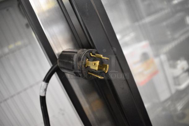 2019 True GDM-49F-HC Metal Commercial 2 Door Reach In Freezer Merchandiser. 115/208-230 Volts, 1 Phase. Tested and Working! - Image 3 of 4