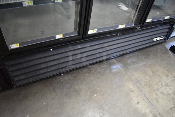 True GDM-72 Metal Commercial 3 Door Reach In Cooler Merchandiser w/ Poly Coated Racks. 115 Volts, 1 Phase. Tested and Working! - Image 4 of 9