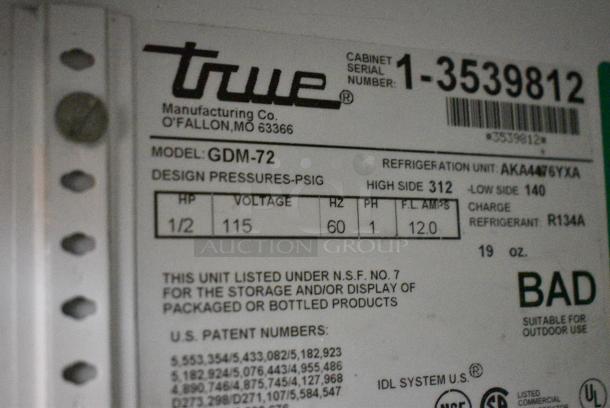True GDM-72 Metal Commercial 3 Door Reach In Cooler Merchandiser w/ Poly Coated Racks. 115 Volts, 1 Phase. Tested and Working! - Image 9 of 9