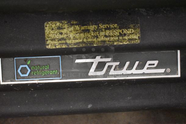 2018 True GDM-49F-HC Metal Commercial 2 Door Reach In Freezer Merchandiser. 115/208-230 Volts, 1 Phase. Tested and Working! - Image 6 of 11