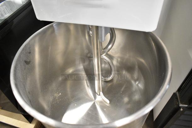 BRAND NEW SCRATCH AND DENT! Estella 348SM30 Metal Commercial 30 Qt. / 42 lb. Two-Speed Spiral Dough Mixer w/ Stainless Steel Mixing Bowl, Bowl Guard and Dough Hook Attachment. 120 Volts, 1 Phase. Tested and Powers On But Parts Do Not Move - Image 8 of 10