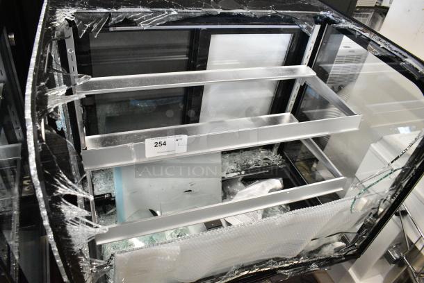 BRAND NEW SCRATCH AND DENT! Avantco Metal Commercial Floor Style Deli Display Case Merchandiser. See Pictures for Broken Glass. 115 Volts, 1 Phase. Tested and Powers On But Does Not Get Cold - Image 3 of 4