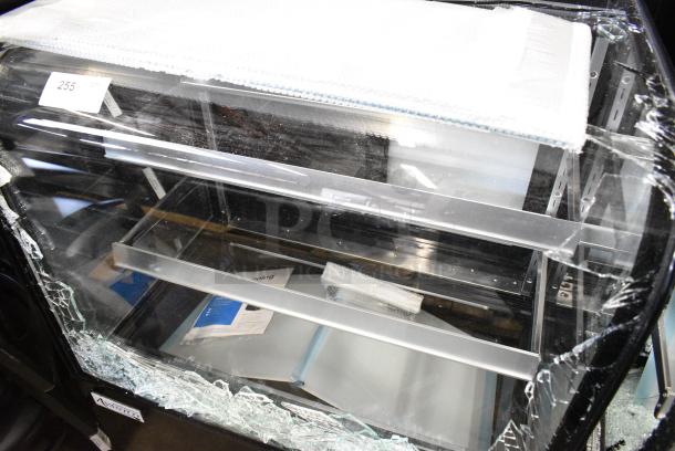 BRAND NEW SCRATCH AND DENT! Avantco Metal Commercial Floor Style Deli Display Case Merchandiser. See Pictures for Broken Glass. 115 Volts, 1 Phase. Tested and Powers On But Does Not Get Cold - Image 4 of 5