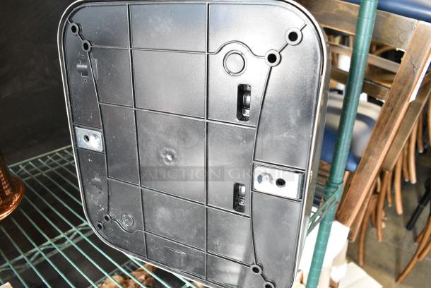 BRAND NEW SCRATCH AND DENT! Excel XL-SB 110/120 XLERATOR® Stainless Steel Cover High Speed Hand Dryer - 110/120V, 1500W - Image 5 of 6