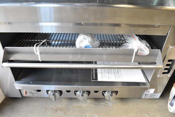 BRAND NEW SCRATCH AND DENT! Cooking Performance Group S-36-SB-N 36" Natural Gas Infrared Salamander Broiler with 36" Heat Shield and Mounting Brackets - 36,000 BTU - Image 6 of 8