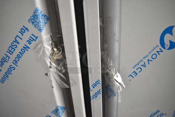 BRAND NEW SCRATCH AND DENT! 2025 Avantco 447AP49R Stainless Steel Commercial 2 Door Reach In Cooler on Commercial Casters. 115 Volts, 1 Phase. Tested and Working! - Image 9 of 13