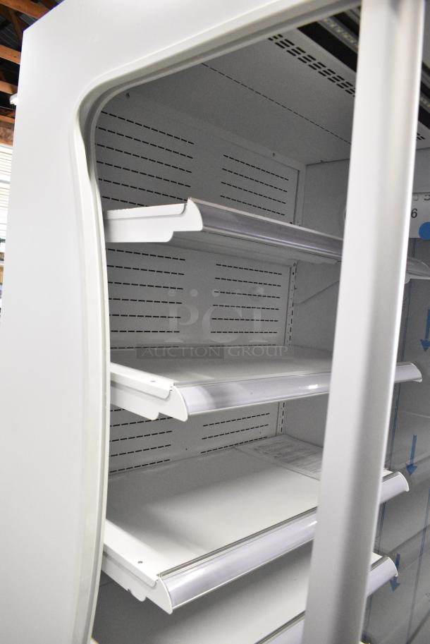 BRAND NEW SCRATCH AND DENT! Avantco 189WVAC36HC 36" White Refrigerated Air Curtain Merchandiser on Commercial Casters. 115 Volts, 1 Phase. Tested and Working! - Image 4 of 12