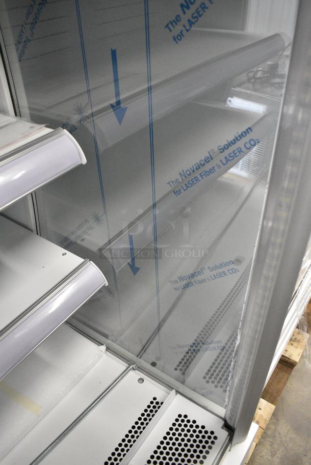 BRAND NEW SCRATCH AND DENT! Avantco 189WVAC36HC 36" White Refrigerated Air Curtain Merchandiser on Commercial Casters. 115 Volts, 1 Phase. Tested and Working! - Image 5 of 12