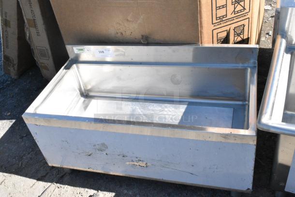 BRAND NEW SCRATCH AND DENT! Regency 600IB1836CP 18" x 36" Underbar Ice Bin with 7 Circuit Post-Mix Cold Plate and Bottle Holders - 79 lb. No Legs. - Image 2 of 4