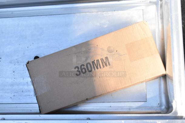 BRAND NEW SCRATCH AND DENT! Regency 600IB1836CP 18" x 36" Underbar Ice Bin with 7 Circuit Post-Mix Cold Plate and Bottle Holders - 79 lb. No Legs. - Image 3 of 6