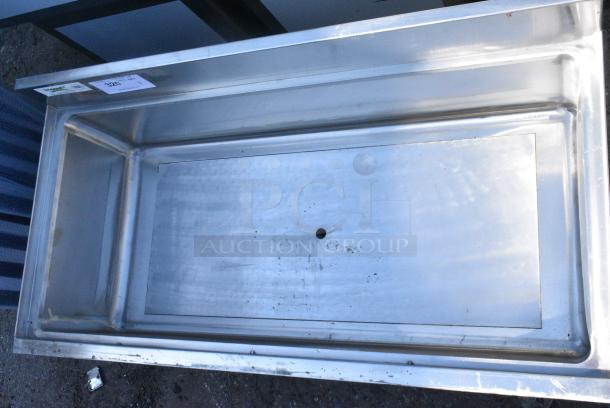 BRAND NEW SCRATCH AND DENT! Regency 600IB1836CP 18" x 36" Underbar Ice Bin with 7 Circuit Post-Mix Cold Plate and Bottle Holders - 79 lb. No Legs. - Image 5 of 6