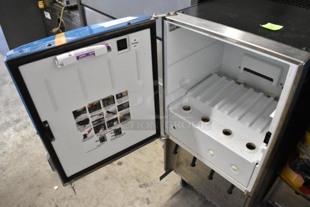 Bunn JDF-4S 4 Flavor Cold Beverage Juice Dispenser. Door Does Not Stay Closed. 120 Volts, 1 Phase. Tested and Powers On But Does Not Get Cold - Image 6 of 8