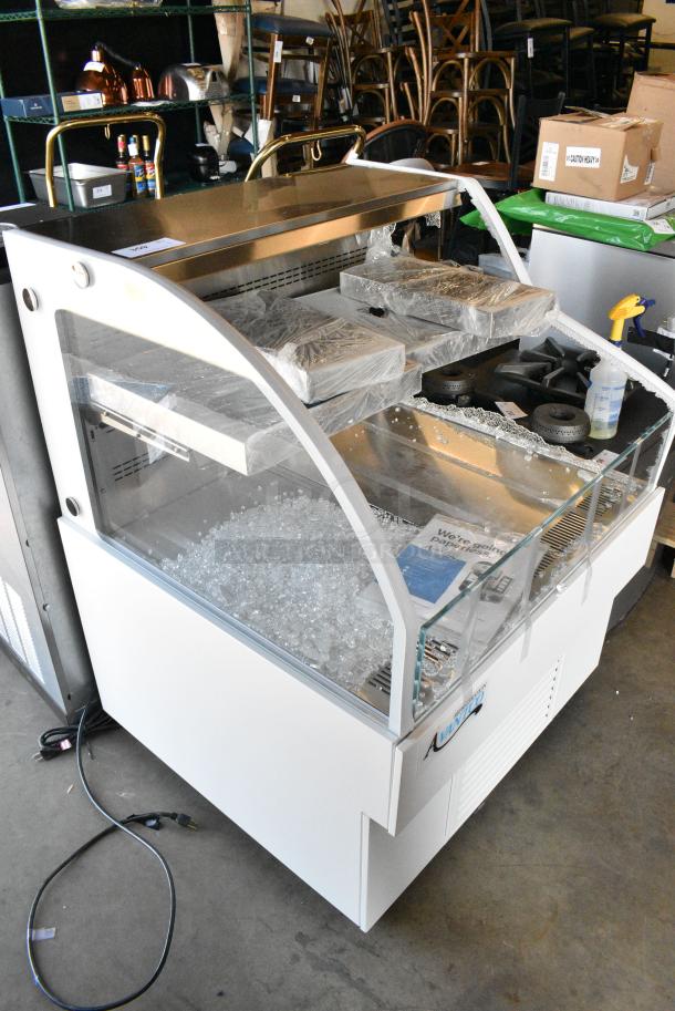 BRAND NEW SCRATCH AND DENT! Avantco 224WHAC36 36" White Horizontal Air Curtain Merchandiser on Commercial Casters. See Pictures for Broken Glass. 115 Volts, 1 Phase. Tested and Powers On But Does Not Get Cold - Image 2 of 9