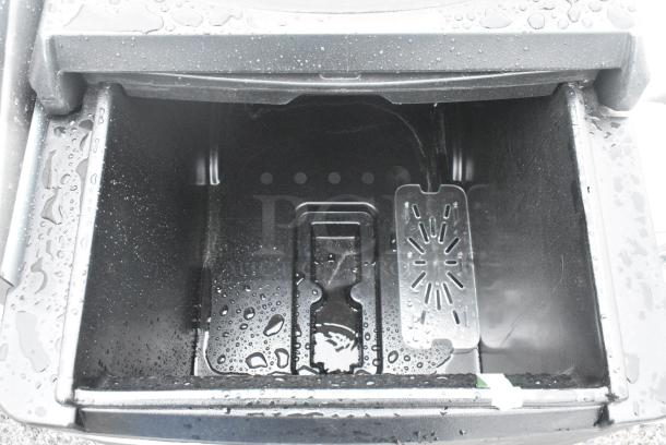 BRAND NEW SCRATCH AND DENT! Choice Black Poly Portable Ice Bin on Commercial Casters. - Image 5 of 5