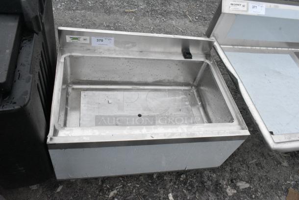 BRAND NEW SCRATCH AND DENT! Regency 600IB2130C0 21" x 30" Underbar Ice Bin with 10 Circuit Post-Mix Cold Plate and Bottle Holders - Image 1 of 6