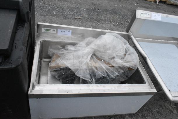 BRAND NEW SCRATCH AND DENT! Regency 600IB2130C0 21" x 30" Underbar Ice Bin with 10 Circuit Post-Mix Cold Plate and Bottle Holders - Image 2 of 6