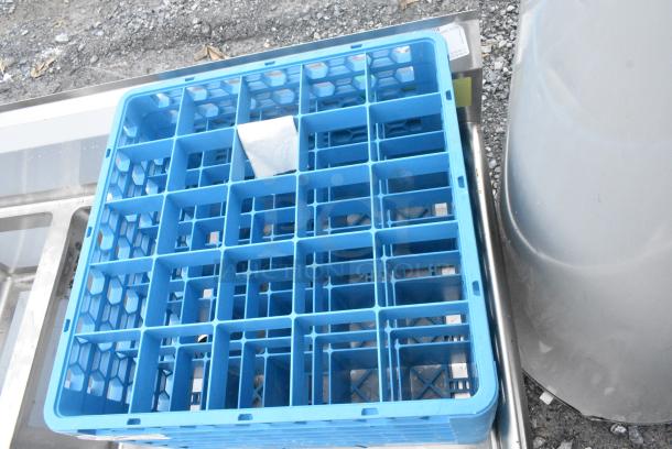 BRAND NEW SCRATCH AND DENT! Carlisle RG25-514 OptiClean 25 Compartment Glass Rack with 5 Extenders - Image 3 of 4