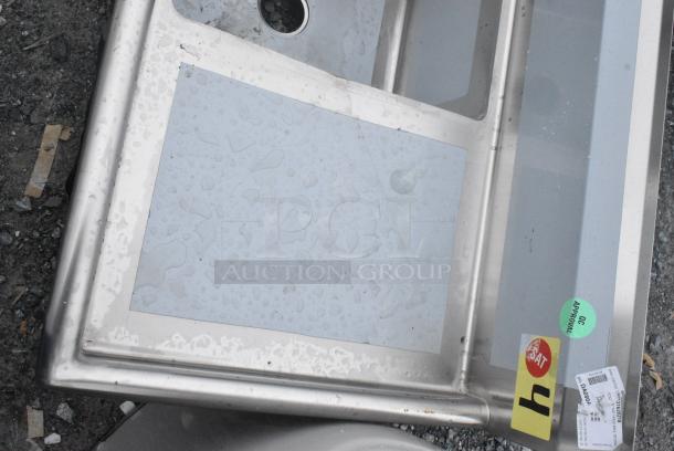 BRAND NEW SCRATCH AND DENT! Regency 600S31620218 88" 16 Gauge Stainless Steel Three Compartment Commercial Sink with Galvanized Steel Legs and 2 Drainboards - 16" x 20" x 12" Bowls. No Legs. - Image 3 of 8