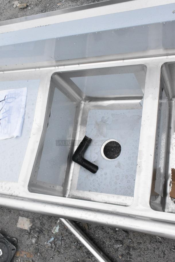 BRAND NEW SCRATCH AND DENT! Regency 600S31620218 88" 16 Gauge Stainless Steel Three Compartment Commercial Sink with Galvanized Steel Legs and 2 Drainboards - 16" x 20" x 12" Bowls. No Legs. - Image 6 of 8