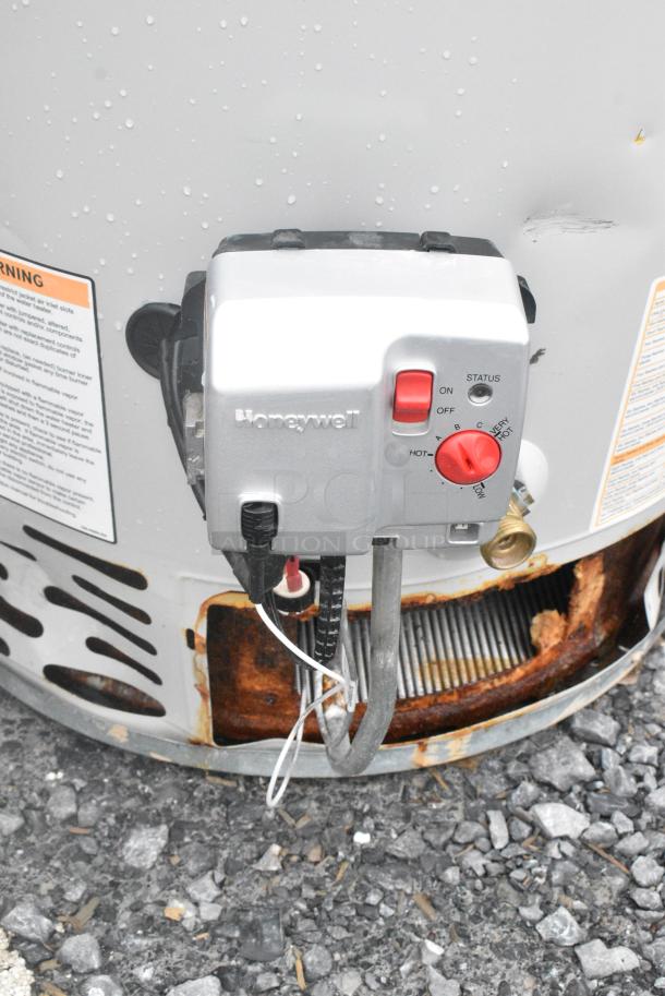 Bradford White M1TW50S6FBN Residential Natural Gas Powered Water Heater. - Image 4 of 6