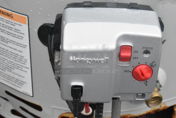 Bradford White M1TW50S6FBN Residential Natural Gas Powered Water Heater. - Image 5 of 6