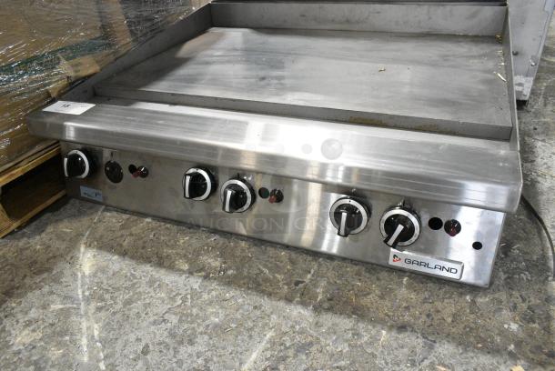 LIKE NEW! Garland Stainless Steel Commercial Countertop Natural Gas Powered Flat Top Griddle w/ Thermostatic Controls. - Image 5 of 6
