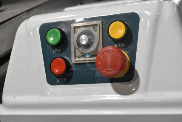 BRAND NEW SCRATCH AND DENT! Estella 348SM30 30 Qt. / 42 lb. Two-Speed Spiral Dough Mixer w/ Mixing Bowl, Bowl Guard, and Dough Hook Attachment. 120 Volts, 1 Phase. Tested and Powers On But Parts Do Not Move - Image 3 of 8