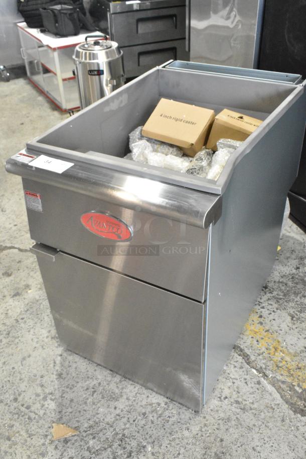 BRAND NEW SCRATCH AND DENT! 2024 Avantco 177FF100L Stainless Steel Commercial Liquid Propane 70-100 lb. Stainless Steel Tube Floor Fryer - 150,000 BTU - Image 3 of 9