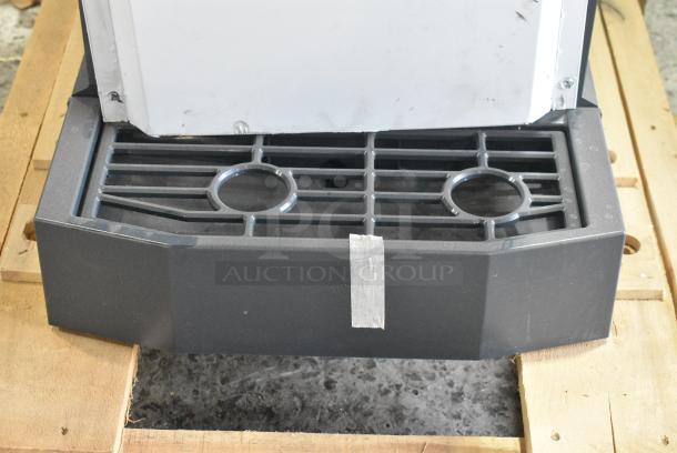 BRAND NEW SCRATCH AND DENT! 2024 Scotsman HID312AB-1A Stainless Steel Commercial Meridian® Countertop Air Cooled Ice Machine and Water Dispenser with Push Button Dispensing - 12 lb. Bin Storage. 115 Volts, 1 Phase. - Image 5 of 7