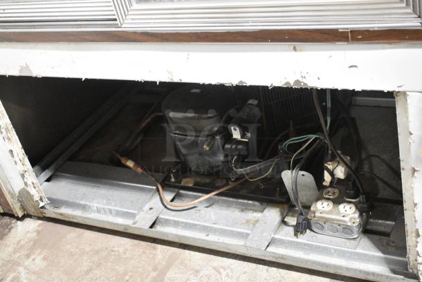 Universal Coolers Metal Commercial 2 Door Reach In Cooler Merchandiser. Tested and Powers On But Does Not Get Cold - Image 2 of 6