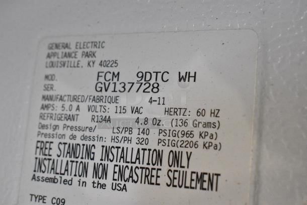 General Electric GE FCM 9DTC WH Metal Chest Freezer. 115 Volts, 1 Phase. Tested and Powers On But Does Not Get Cold - Image 5 of 6