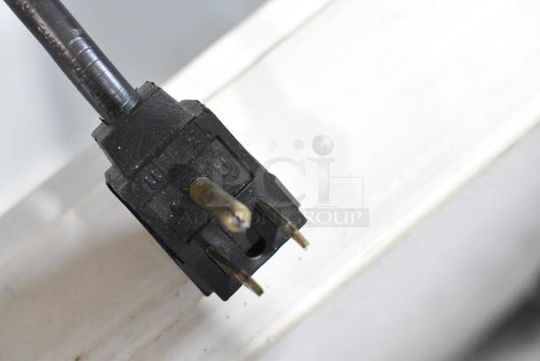 General Electric GE FCM 9DTC WH Metal Chest Freezer. 115 Volts, 1 Phase. Tested and Powers On But Does Not Get Cold - Image 6 of 6