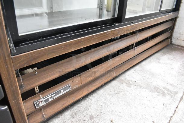 True GDM-69 Metal Commercial 3 Door Reach In Cooler Merchandiser w/ Poly Coated Racks. 115 Volts, 1 Phase. Tested and Working! - Image 3 of 8