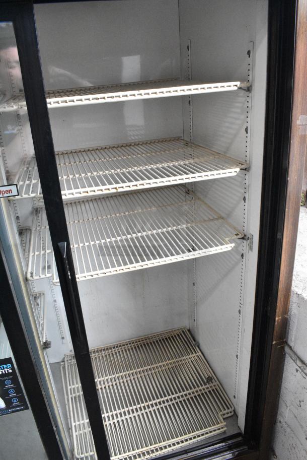 True GDM-69 Metal Commercial 3 Door Reach In Cooler Merchandiser w/ Poly Coated Racks. 115 Volts, 1 Phase. Tested and Working! - Image 6 of 8