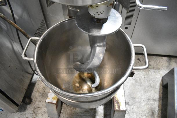 Omcan SP300A Metal Commercial Floor Style 30 Quart Planetary Dough Mixer w/ Stainless Steel Mixing Bowl, Bowl Guard and Dough Hook Attachment. 110 Volts, 1 Phase. Cannot Test Due To Damaged Plug - Image 4 of 10