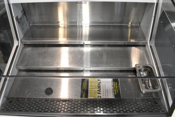 2017 True THAC-36 Metal Commercial Horizontal Open Air Cooler on Commercial Casters. 115 Volts, 1 Phase. Tested and Working! - Image 5 of 10