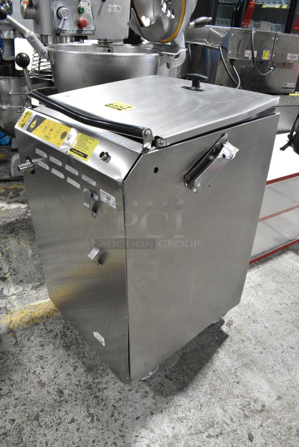 BRAND NEW SCRATCH AND DENT! 2023 Vito Fryfilter VITO XM 137 lb. Mobile Fryer Oil Filter System. 100-120 Volts, 1 Phase. - Image 3 of 8