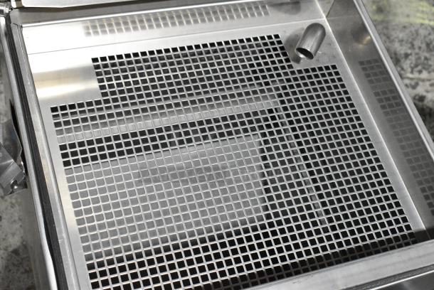 BRAND NEW SCRATCH AND DENT! 2023 Vito Fryfilter VITO XM 137 lb. Mobile Fryer Oil Filter System. 100-120 Volts, 1 Phase. - Image 6 of 8