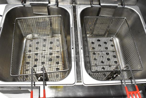 Winco EFT-32 Stainless Steel Countertop Electric Powered 2 Bay Fryer w/ 2 Metal Fry Baskets and 1 Lid. 120 Volts, 1 Phase. - Image 5 of 7